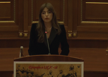 Haxhiu në seancën solemne: Rezistenca e Jasharajve në Prekaz ndryshoi historinë e Kosovës