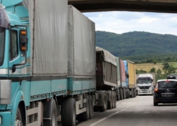 Aksion kontrollues në Kosovë, gjoba për 37 shoferë të kamionëve
