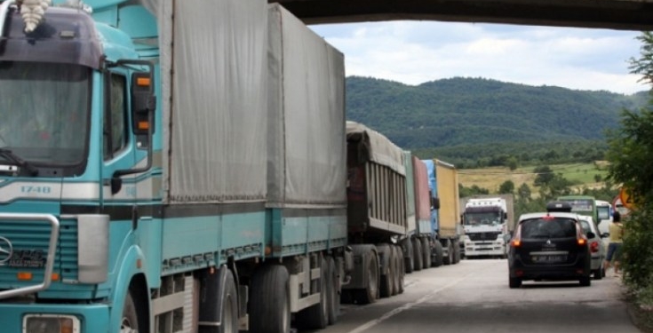 Aksion kontrollues në Kosovë, gjoba për 37 shoferë të kamionëve