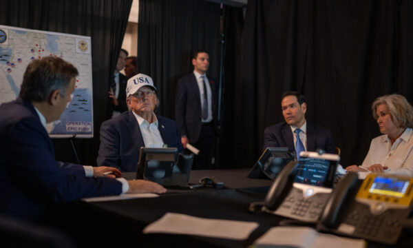 “Operacioni miratohet, fat të mbarë!”- Shefi i ushtrisë amerikane zbulon detaje: Ja si e dha Trump miratimin për bombardimet në Iran