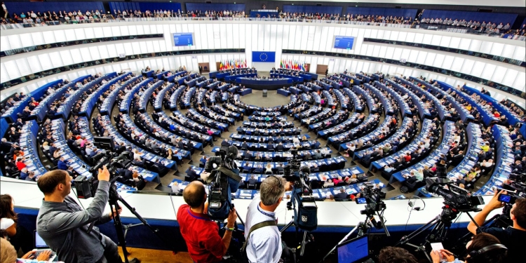EWB: Draft-raportet e PE për Kosovën dhe Serbinë theksojnë krizat politike në të dyja vendet
