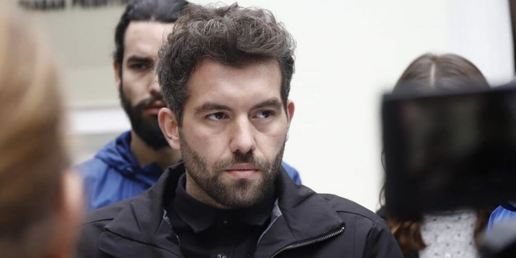 Rron Gjinovci kërkon falje pas akuzave ndaj familjarëve për prezantimin e të burgosurve si ushtarë për pensione