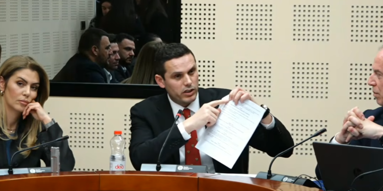 Miratohen kushtetuese për presidentin