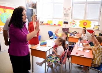 Osmani: Në kohë përndjekjesh, mësuesit shqiptarë s’u dorëzuan që ta mbanin gjallë gjuhën shqipe, në shtëpi e bodrume