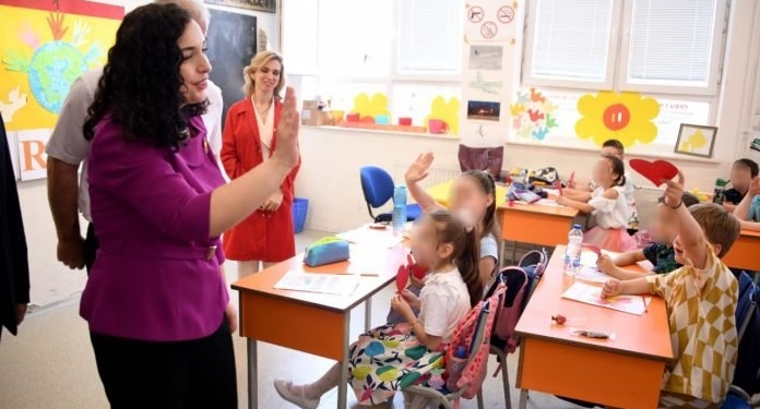 Osmani: Në kohë përndjekjesh, mësuesit shqiptarë s’u dorëzuan që ta mbanin gjallë gjuhën shqipe, në shtëpi e bodrume