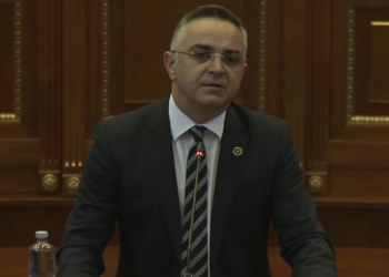 “S’ka logjikë me fillu me vonesë”, Tahiri kërkon respektim të orarit të seancave