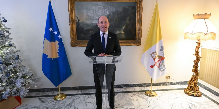 Ambasadori Miftari në Vatikan e konfirmon se u shkarkua nga Albulena Haxhiu