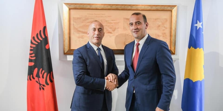Daut Haradinaj paralajmëron padi për shpifje ndaj komentuesit që ofendoi Ramush Haradinajn