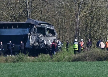 Një i vdekur dhe 15 të plagosur nga përplasja e trenit me një kamion në Francë