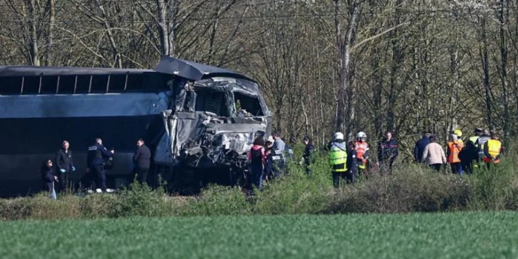 Një i vdekur dhe 15 të plagosur nga përplasja e trenit me një kamion në Francë