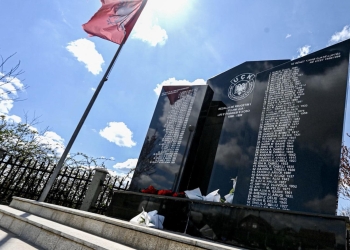 Kurti përkujton Masakrën e Rezallës: Serbia ende fsheh varreza masive të luftës në Kosovë