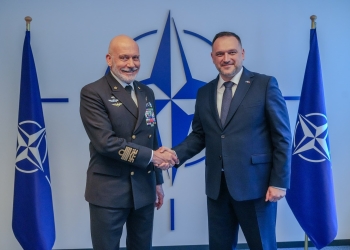 Ministri shqiptar i Mbrojtjes takon zyrtarin e NATO-s në Bruksel, diskutojnë për Kosovën dhe rolin e KFOR-it