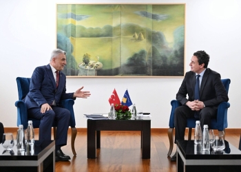 Kurti i kërkon ndihmë Turqisë për një linjë ajrore Kosovë-SHBA