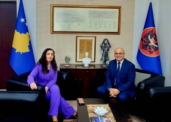 A po njofton largimin edhe nga grupi parlamentar i VV-së? Haxhi Avdyli shfaqet me Vjosa Osmanin