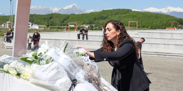Osmani për masakrën e Mejës: Nënat të forta si guri por me dhimbje që përvëlon, gjaku i tyre dritë e përjetshme