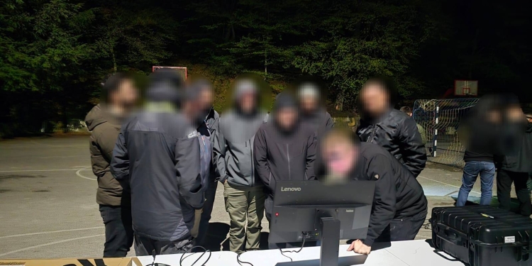 12 zyrtarë policorë certifikohen për dronë dhe antidronë – policia jep detajet