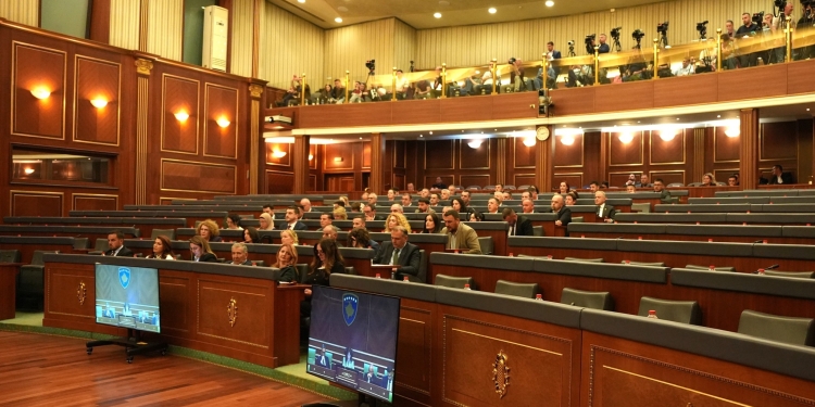 Rinis seanca, Haxhiu i bën thirrje opozitës të marrë pjesë në votim