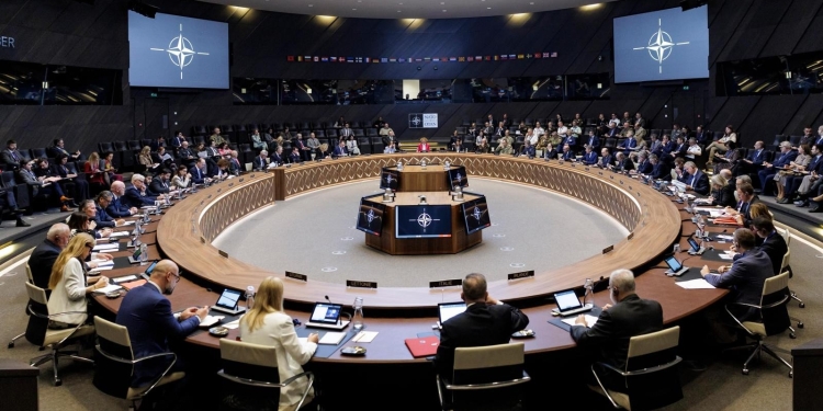 Komandanti i KFOR-it falënderon aleatët në NATO që po mbështesin sigurinë në Kosovë