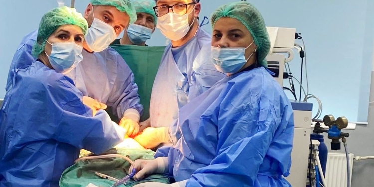 Operacion i suksesshëm i kancerit të vezoreve në Spitalin e Mitrovicës