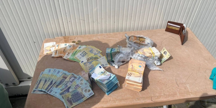 PAMJE/ Konfiskon mbi 122 mijë euro të padeklaruara tek Dheu i Bardhë