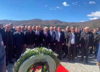 ​Koshare bashkon krerët shtetërorë e politikë për homazhe