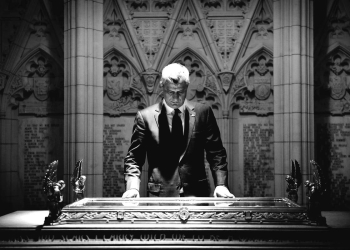 Artan Behrami publikon një foto të Hashim Thaçit: Po vjen…