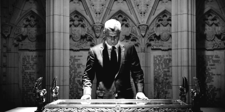 Artan Behrami publikon një foto të Hashim Thaçit: Po vjen…