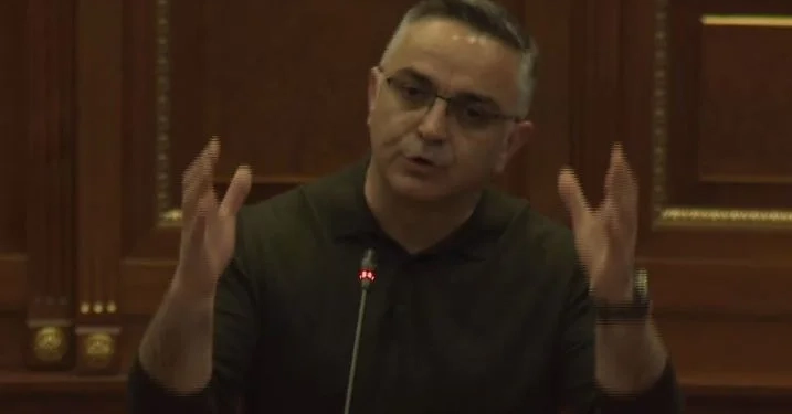Tahiri shpërthen ndaj VV-së: Cila është urgjenca për këto projektligje? Po përgatiteni për zgjedhje