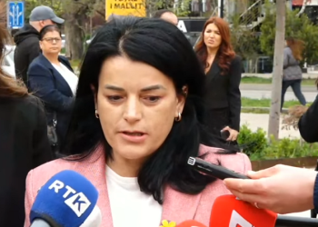Përlotet Vasfije Krasniqi: 16-vjeçare isha në dorën e armikut, sot kam shqiptarët pas vetes