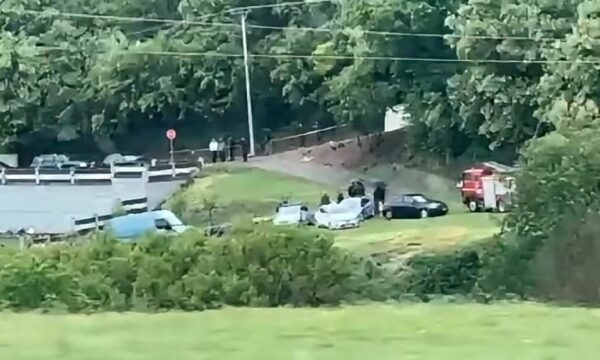 Kamioni i rrokullisur, pamje nga vendi ku një punëtor humbi jetën në Gjakovë