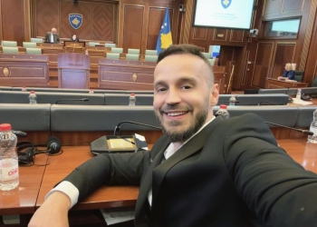 Eskalon gjuha politike – deputeti i VV-së i quan “me probleme mentale” opozitën