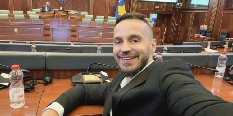 Eskalon gjuha politike – deputeti i VV-së i quan “me probleme mentale” opozitën