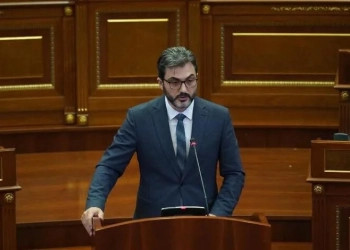 Nënkryetari i Kuvendit nga VV-ja ia uron Thaçit ditëlindjen