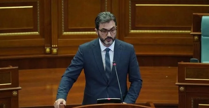 Nënkryetari i Kuvendit nga VV-ja ia uron Thaçit ditëlindjen