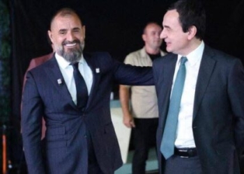 Çim Peka godet fort Kurtin: Kthejeni me këmbë në tokë këtë aventurier politik marksist