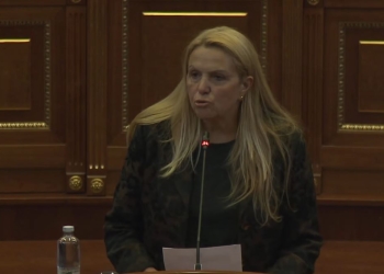 “Mos ta faltë Zoti evladin e keq se mundet me fëlliq edhe emrin e familjes” – Kadrijaj sulmon Gërvallën
