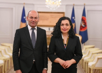 Kurti dhe Haxhiu fillojnë “fshesën” në diplomaci: Shkarkohet ambasadori Miftaraj, priten edhe shkarkime tjera