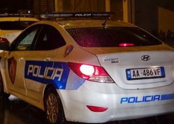 E rëndë në Vlorë, fëmija 2-vjeçar bie nga ballkoni i katit të katërt dhe ndërron jetë në spital