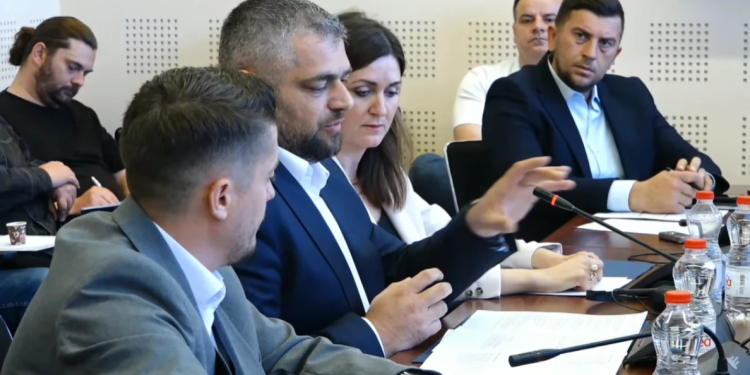 Ministri Hoti: Gabimet në ekspozitë prekin familjen time, narrativat për mbrojtje janë banale