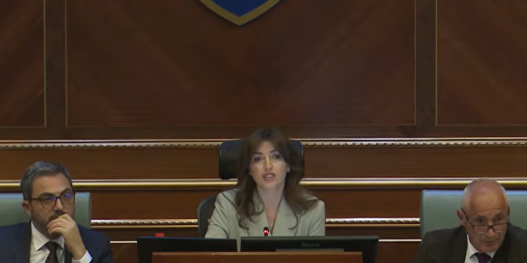 Haxhiu nga ulësja e Kuvendit: Është vështirë me zgjedh presidentin tash pasi s’ka pazare, tendera, ambasada..