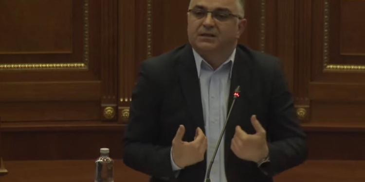 Tahiri: A jemi vendi më i pasur në Evropë që s’po marrim veprime për çmimin e naftës
