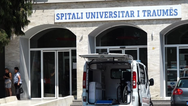 Vdes katërvjeçari në Tiranë, u godit aksidentalisht nga motra teksa luanin