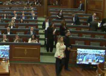 PDK lëshon sallën e Kuvendit, e tërheqin draft-rezolutën për mbrojtjen e luftës