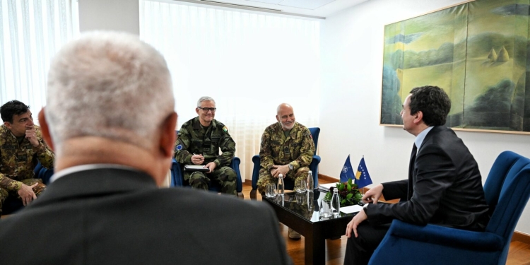 Kurti pret në takim delegacionin Ushtarak të NATO-s – u flet për “rritjen e nivelit të sigurisë, me theks në veri”