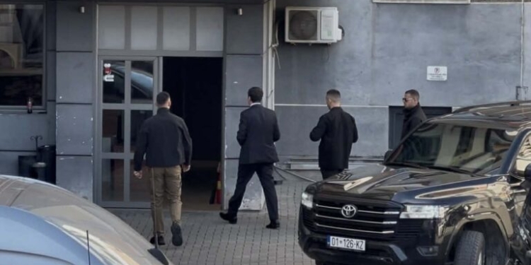 Nis takimi Kurti-Abdixhiku për çështjen e presidentit