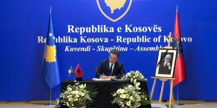 Kurti shkruan në Librin e Zisë për akademikun Rexhep Qosja
