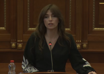 Haxhiu e nis seancën për ofendimet e deputetit Geci, ja çfarë tha për deklaratat e tij skandaloze