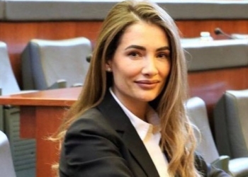 Kurti u shkroi në WhatsApp, deputetja e PDK’së: S’mundesh me u marrë vesh me të, kemi kërkuar ftesë të shkruar