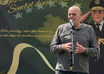 Agim Çeku viziton bazën e Shtabit të Përgjithshëm të UÇK-së, ja se çka deklaroi nga atje