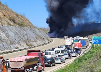 Digjet kamioni në autostradën “Ibrahim Rugova”, Policia jep detaje mbi incidentin